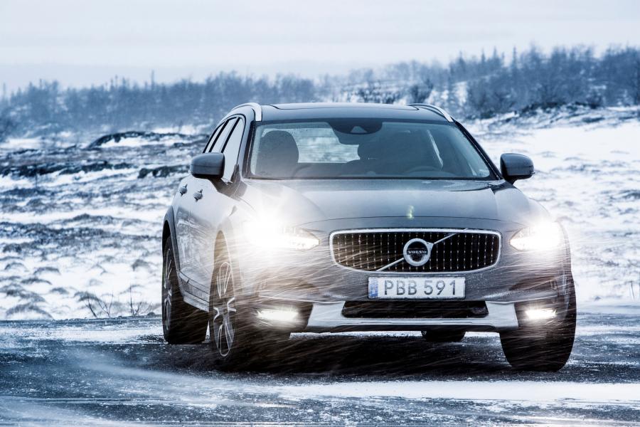  Volvo V90 D5 Cross Country 2016 года  (WW) (фото 27 из 36)